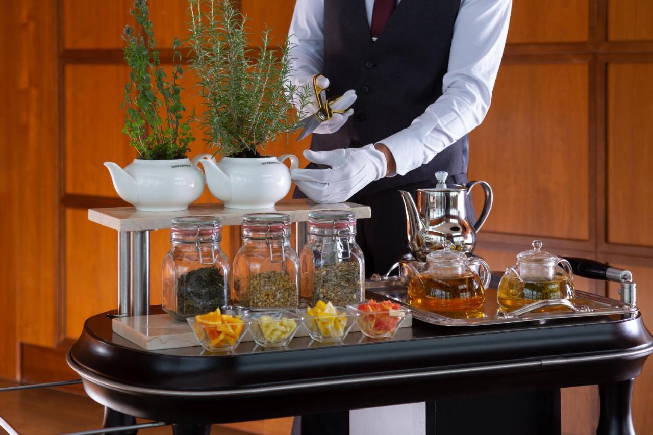 The Ritz-Carlton, Almaty Hotel Екстериор снимка