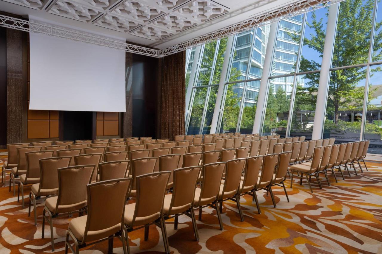 The Ritz-Carlton, Almaty Hotel Екстериор снимка