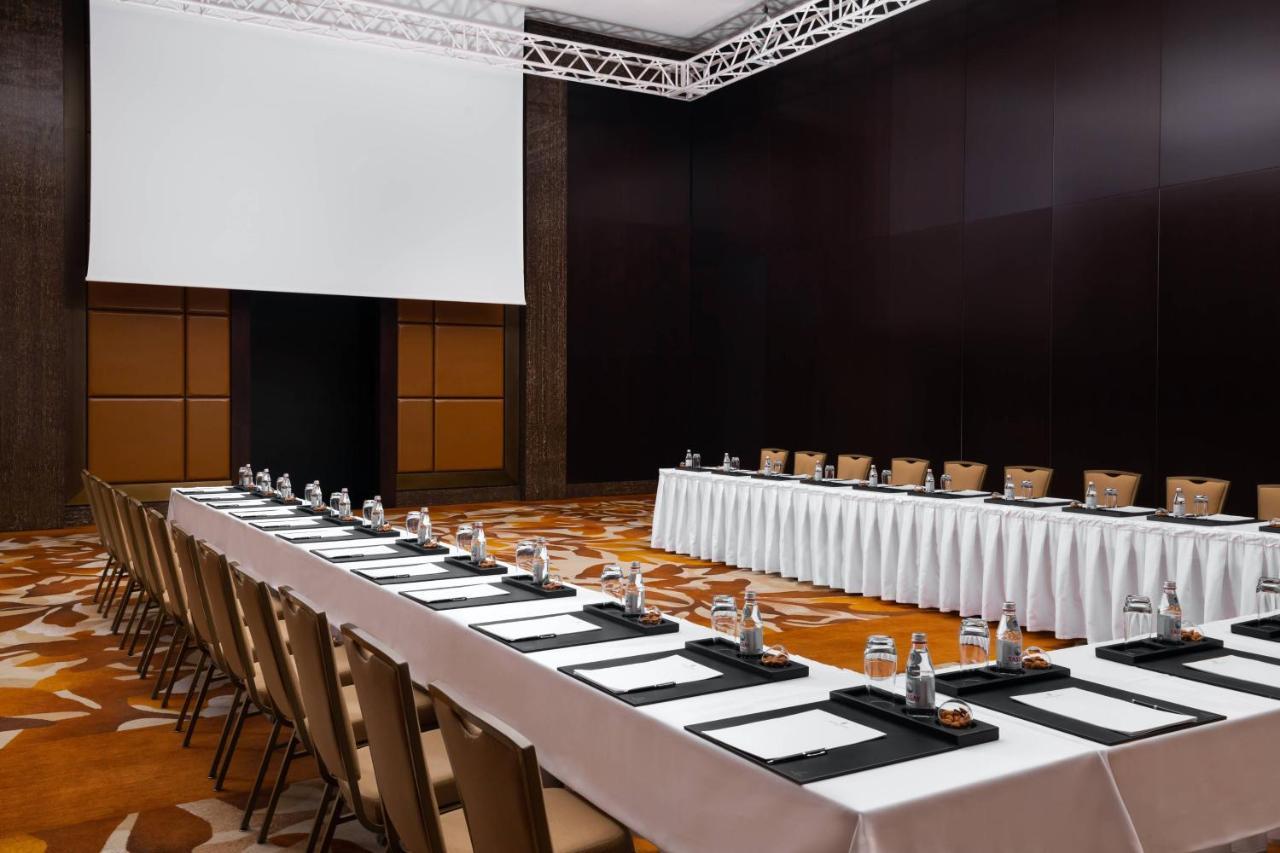 The Ritz-Carlton, Almaty Hotel Екстериор снимка
