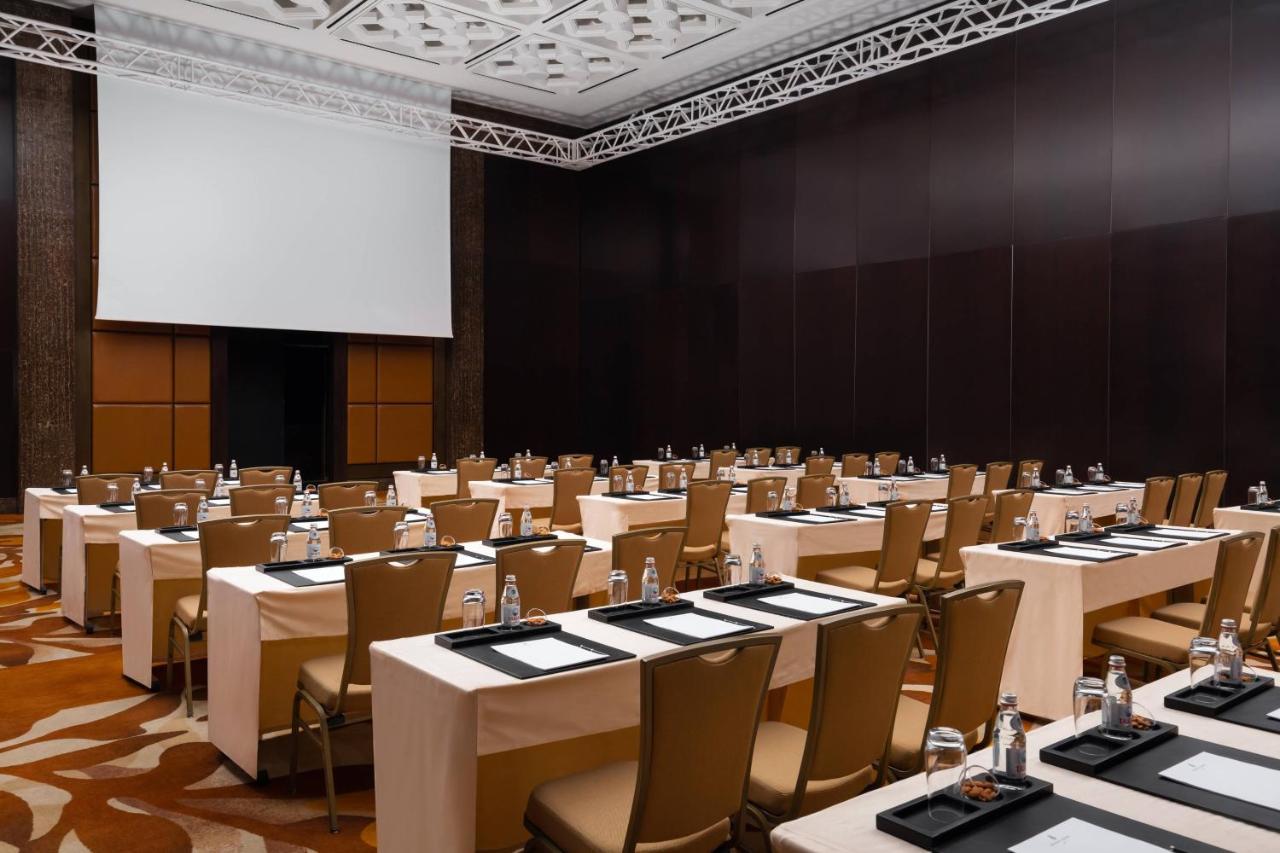 The Ritz-Carlton, Almaty Hotel Екстериор снимка