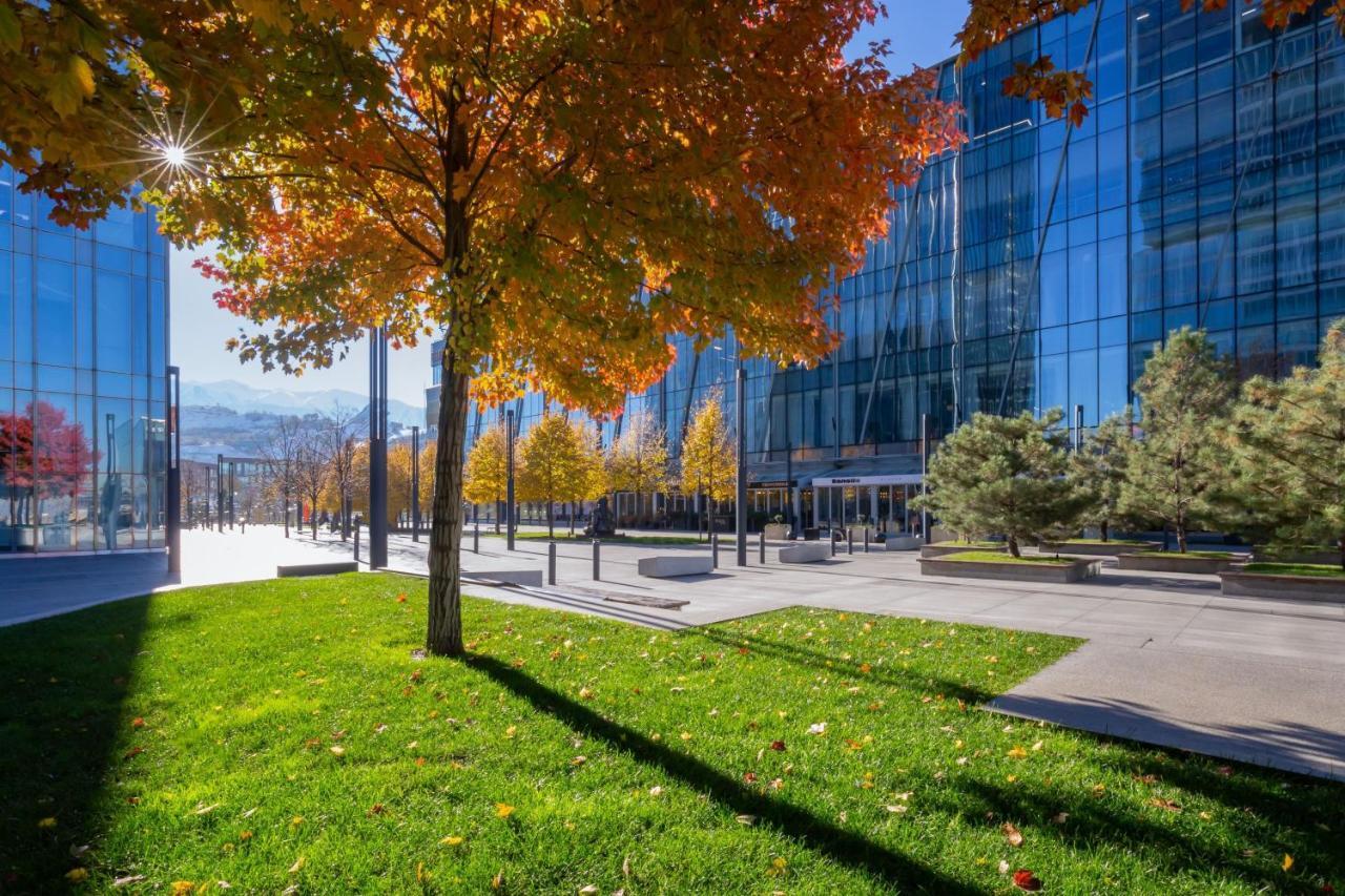 The Ritz-Carlton, Almaty Hotel Екстериор снимка