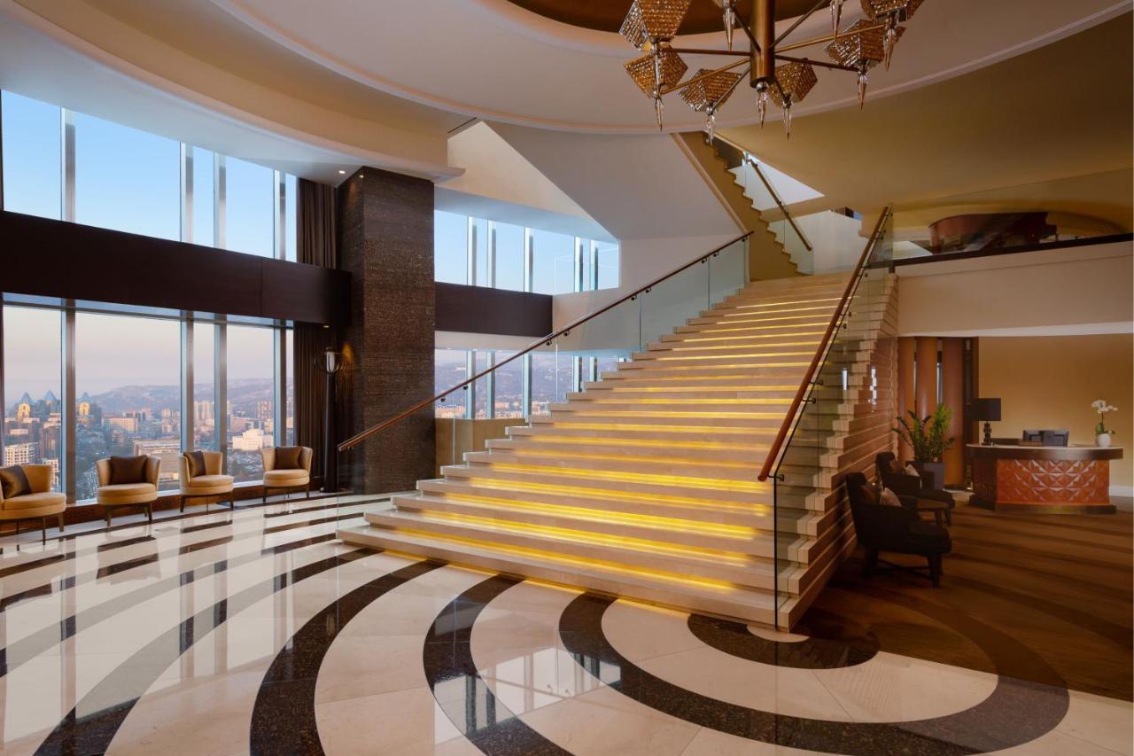 The Ritz-Carlton, Almaty Hotel Екстериор снимка
