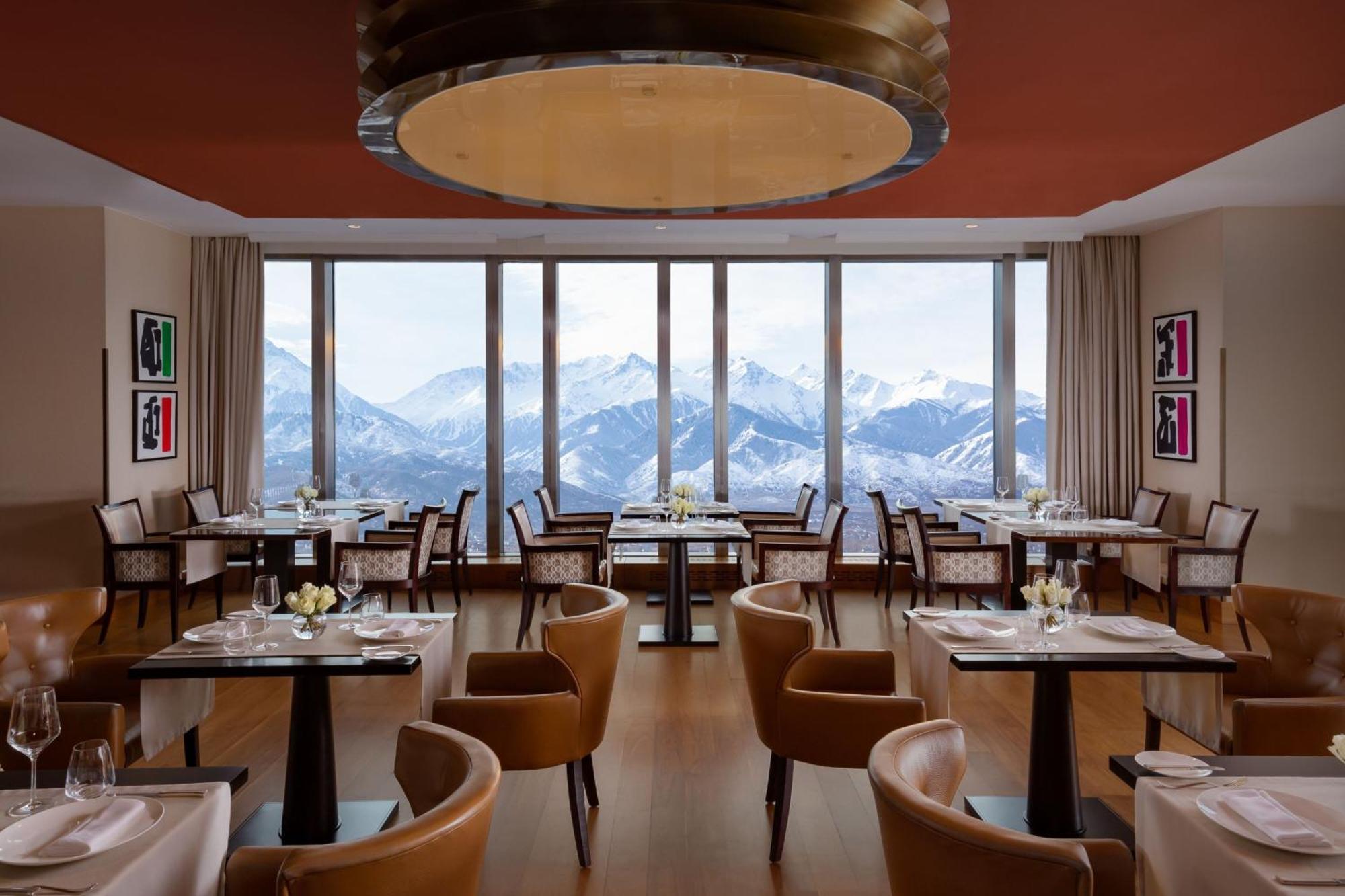 The Ritz-Carlton, Almaty Hotel Екстериор снимка