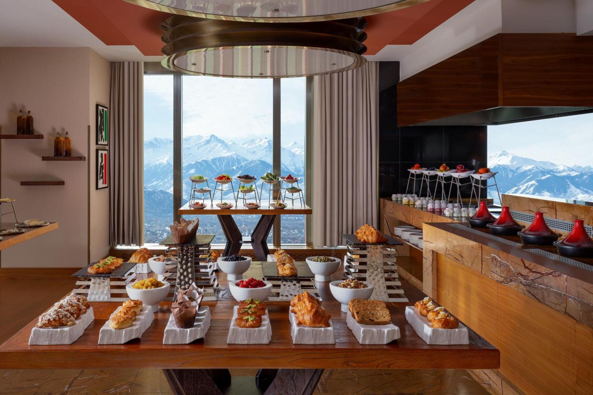 The Ritz-Carlton, Almaty Hotel Екстериор снимка