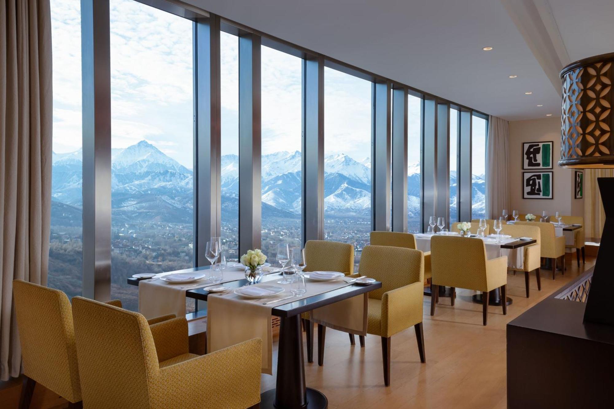 The Ritz-Carlton, Almaty Hotel Екстериор снимка