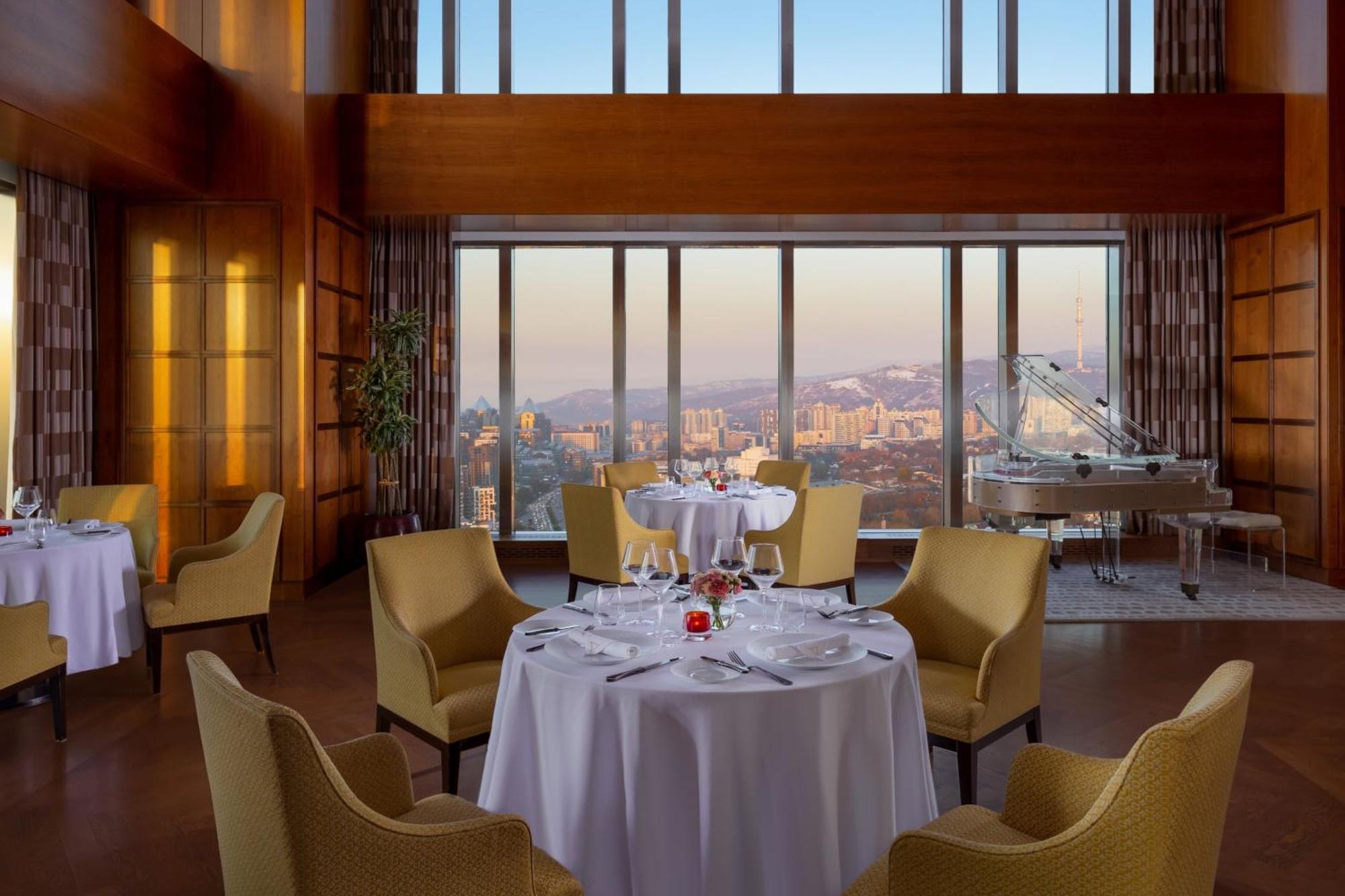 The Ritz-Carlton, Almaty Hotel Екстериор снимка